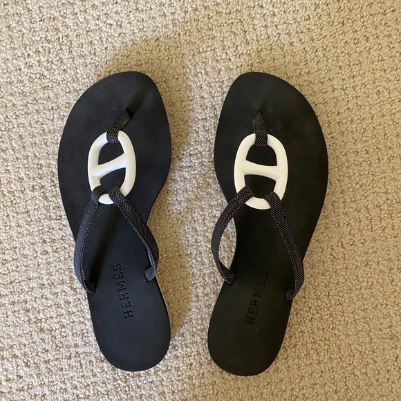 hermes black flip flops